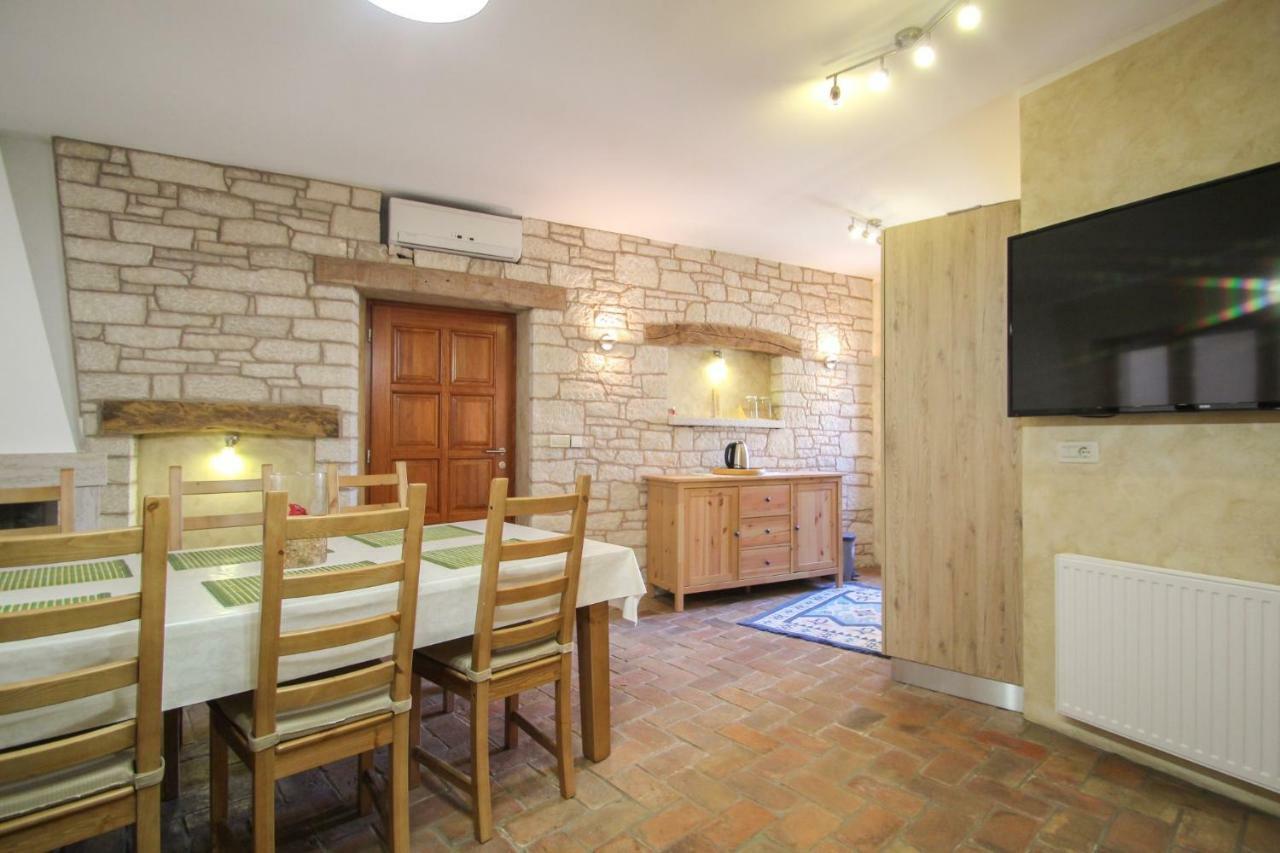 Casa Rafael 1 Apartment Novigrad  ภายนอก รูปภาพ