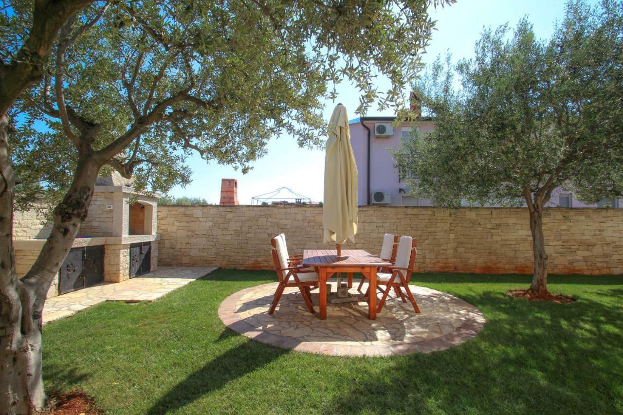 Casa Rafael 1 Apartment Novigrad  ภายนอก รูปภาพ